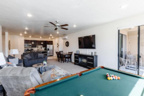 Sand Hollow Condo- Sleeps 8- Right next to pool